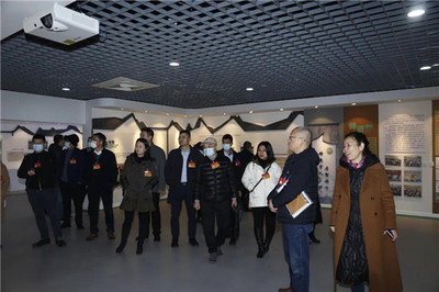 大渡口區春暉路街道人大代表團視察助力區域教育與科技發展